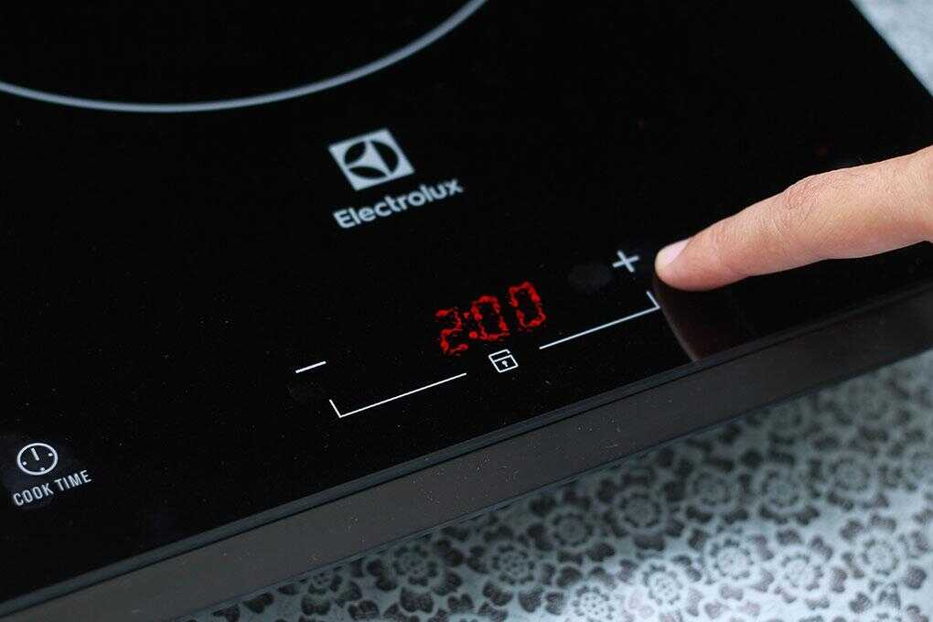 sua bep tư electrolux